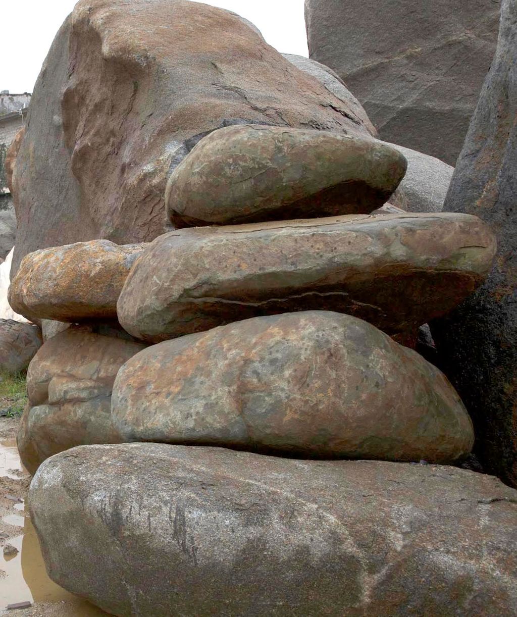 Ankar Gray Basalt - Basalt Boulders