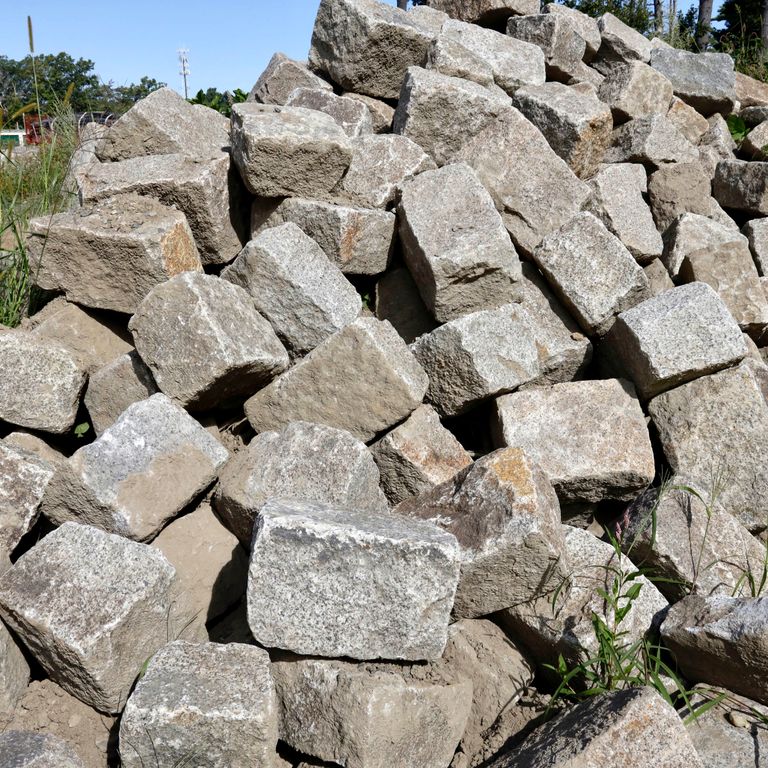 Reclaimed Granite Block Wallstone - Block Mix